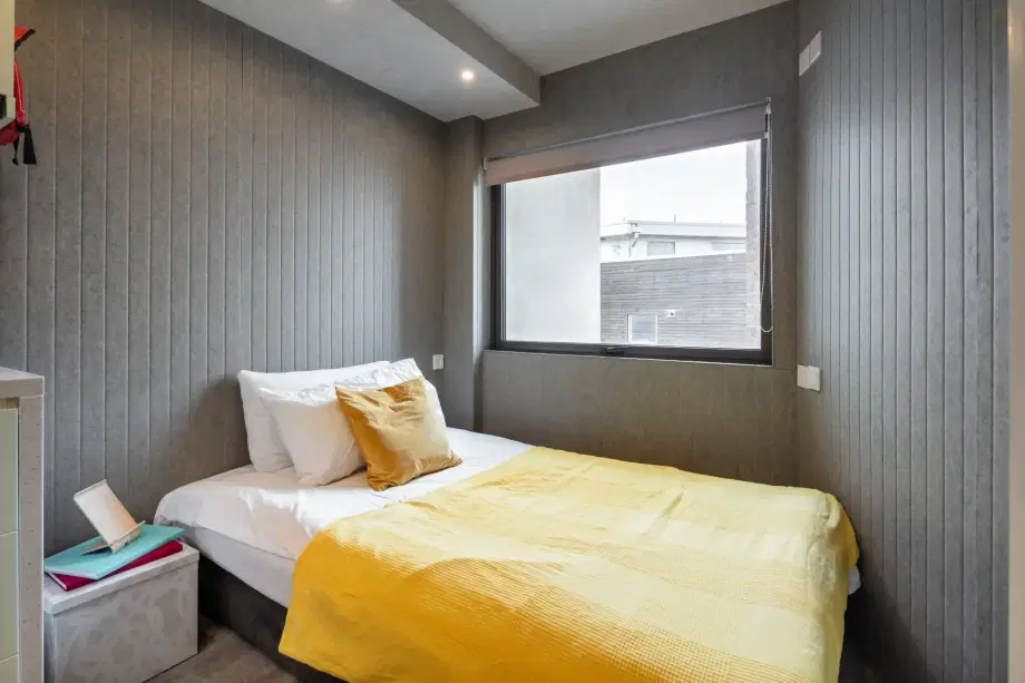 Flat Holmes Road in Greater London