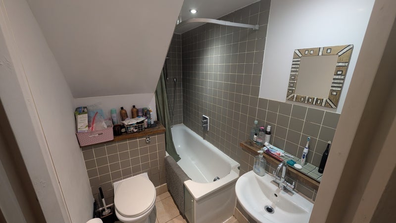 Room Narford Road in Greater London