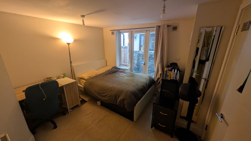 Room Narford Road in Greater London