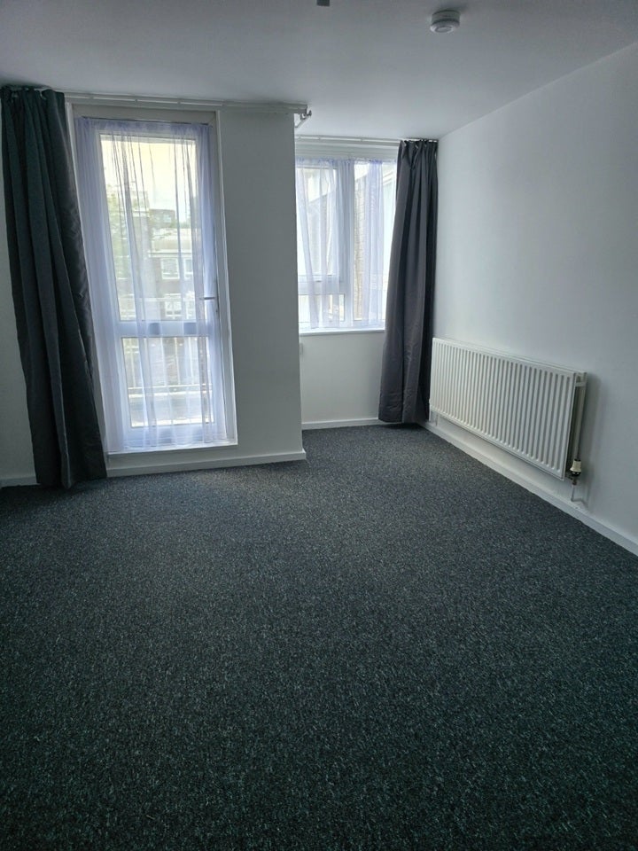 Flat Zetland Street in Greater London