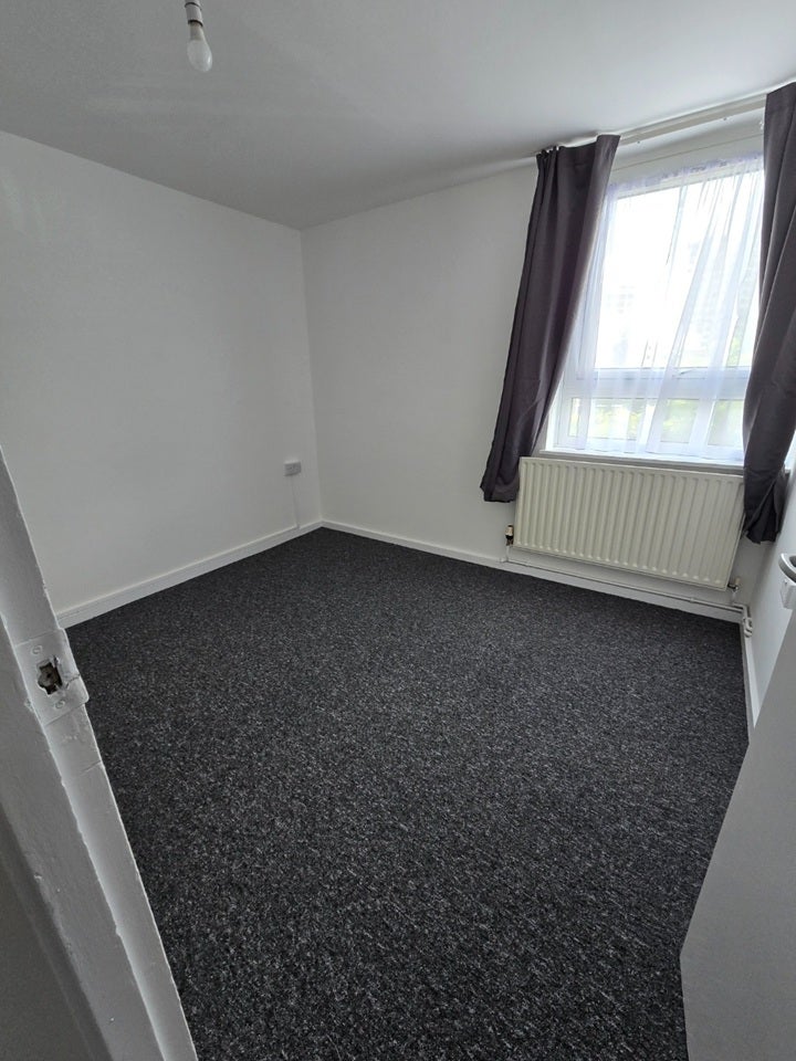Flat Zetland Street in Greater London