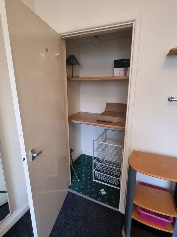 Room Hepburn Road in Bristol