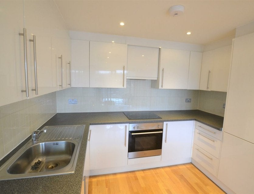 Flat Bentinck Road in Greater London