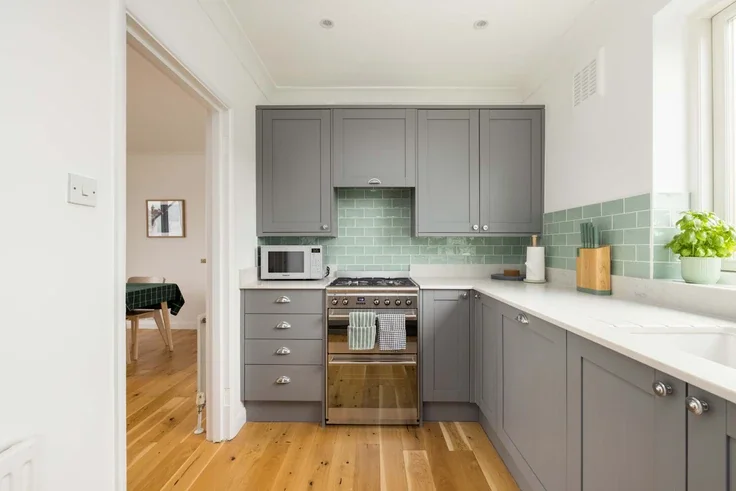 Flat Gloucester Avenue in Greater London
