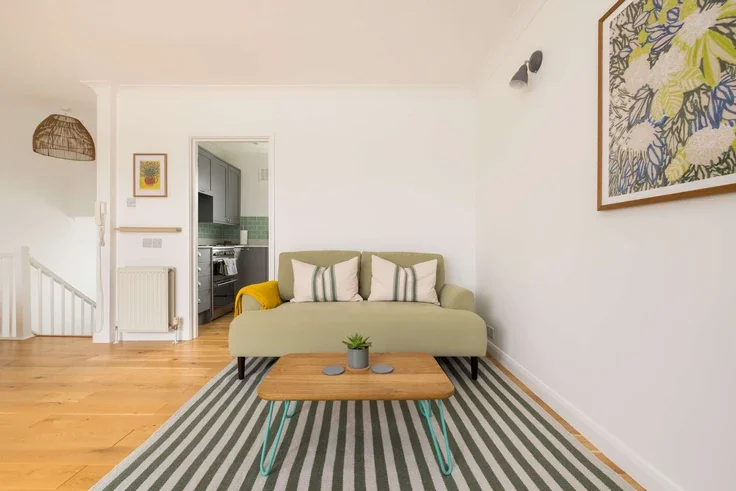 Flat Gloucester Avenue in Greater London