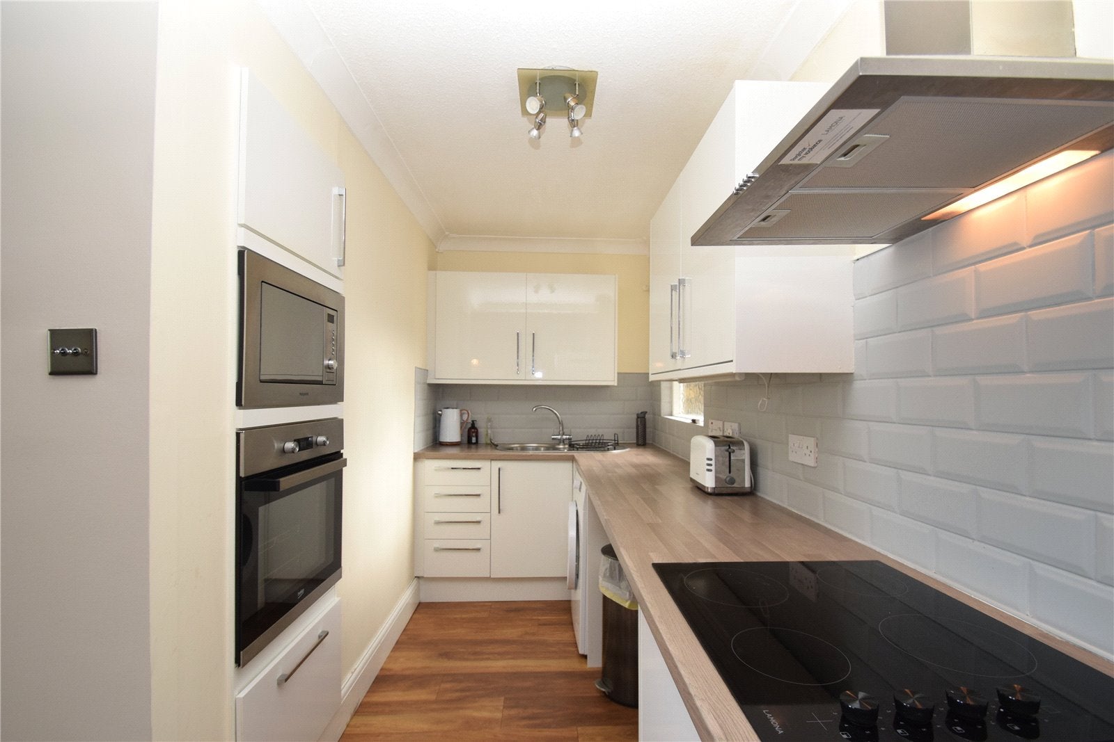 Flat Cromwell Terrace in Scarborough
