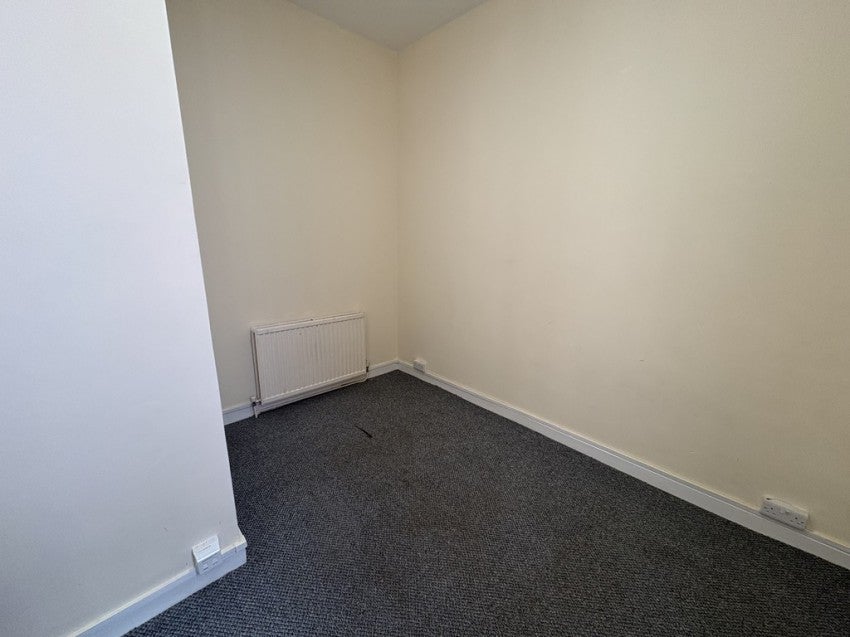 Room Willis Road in Portsmouth