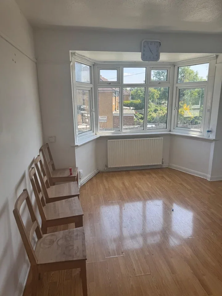 Flat Barnard Gardens in Greater London