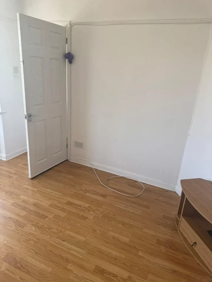Flat Barnard Gardens in Greater London