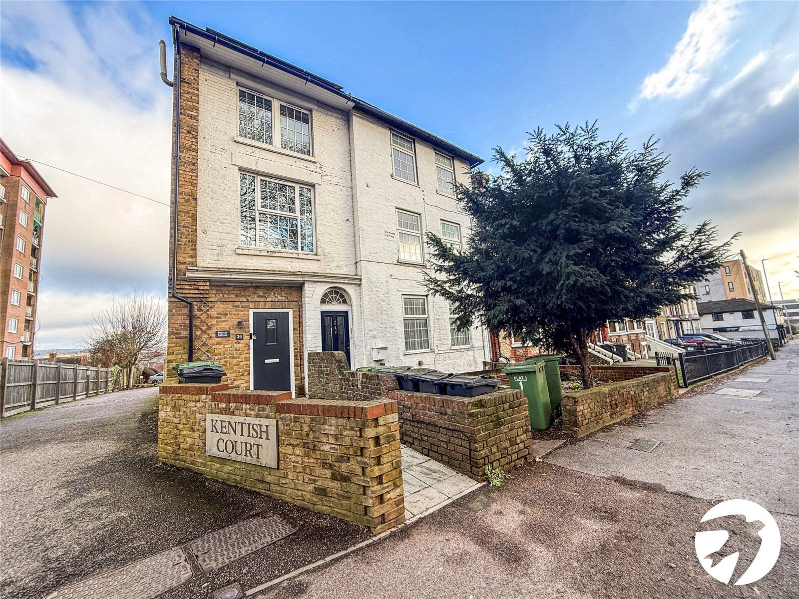 Flat Kentish Court in Maidstone
