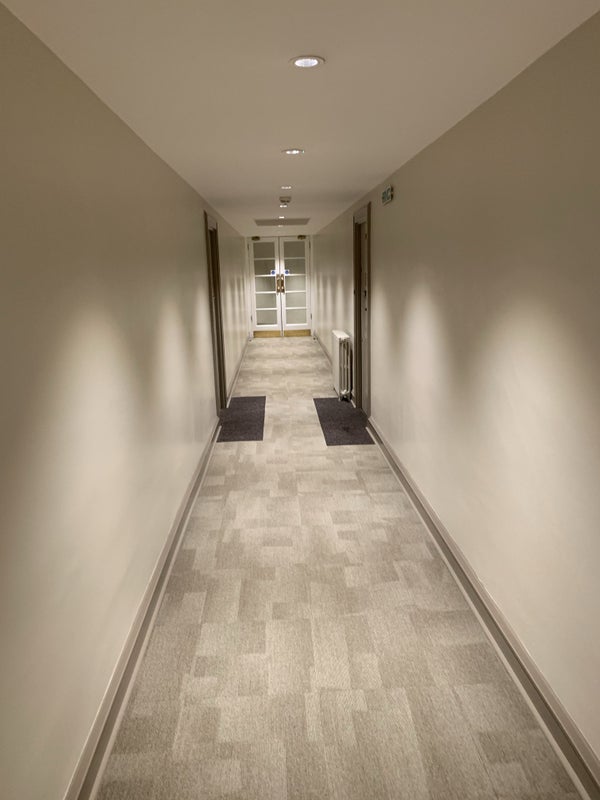 Room North End Road in Greater London