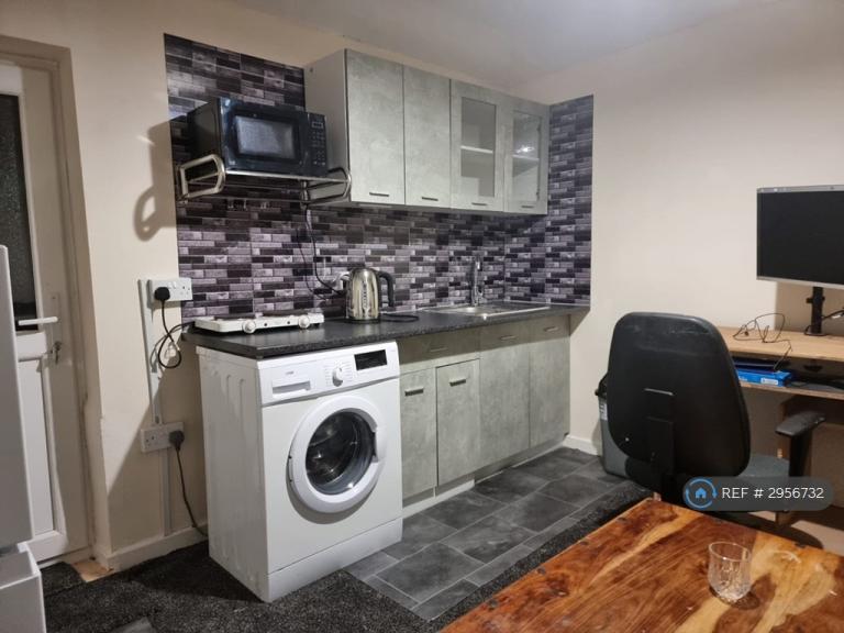 Flat Tyseley Lane in Birmingham