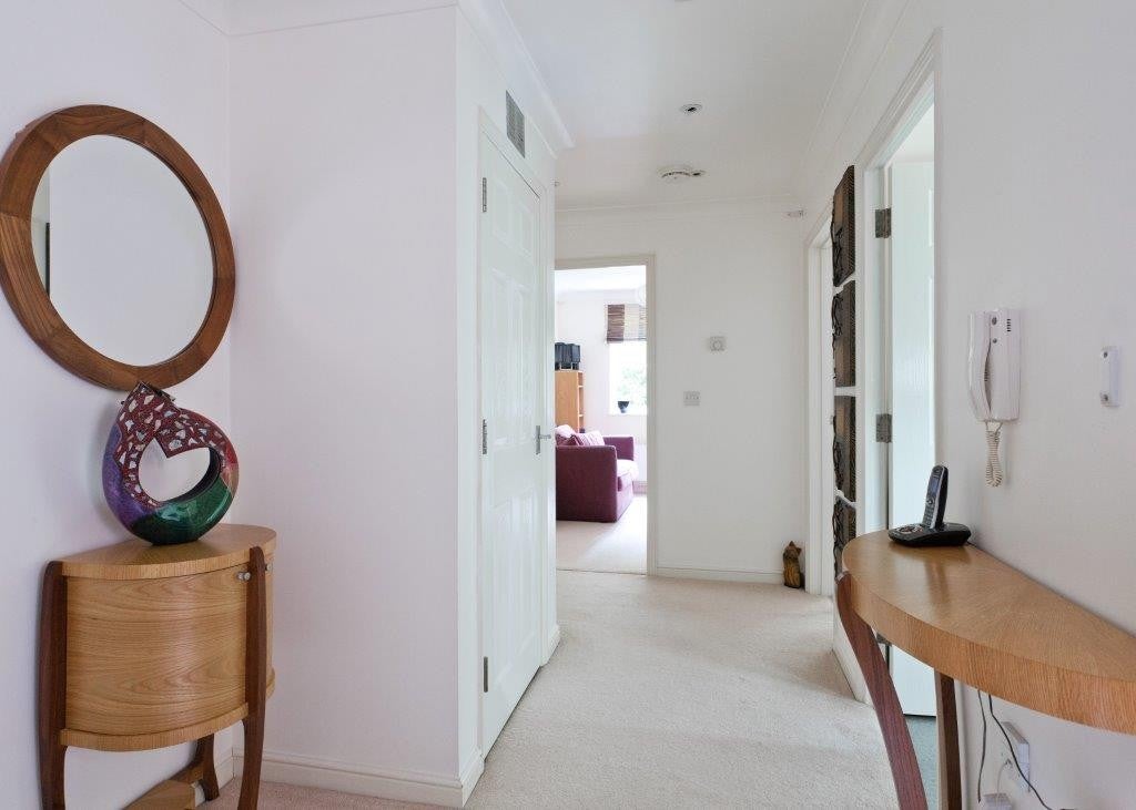 Flat Paddock Walk in Warlingham