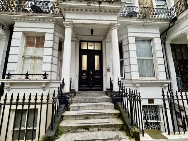 Room Hogarth Road in Greater London