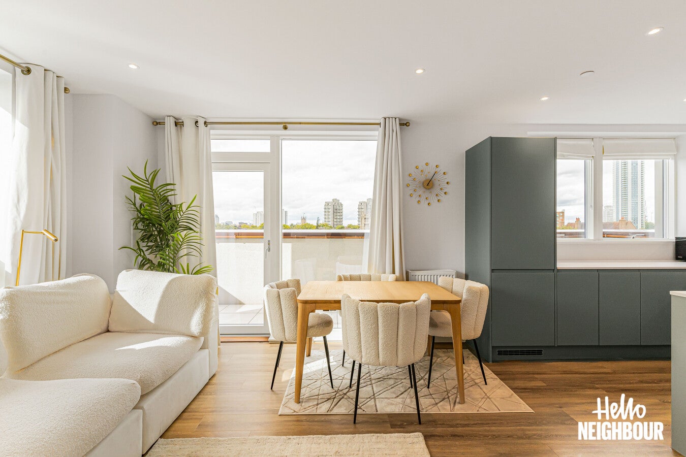 Flat Manor Place in Greater London