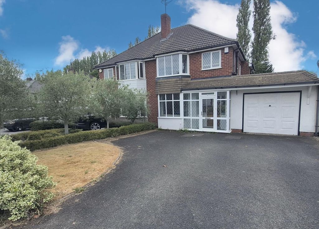 House Pear Tree Road in Sandwell