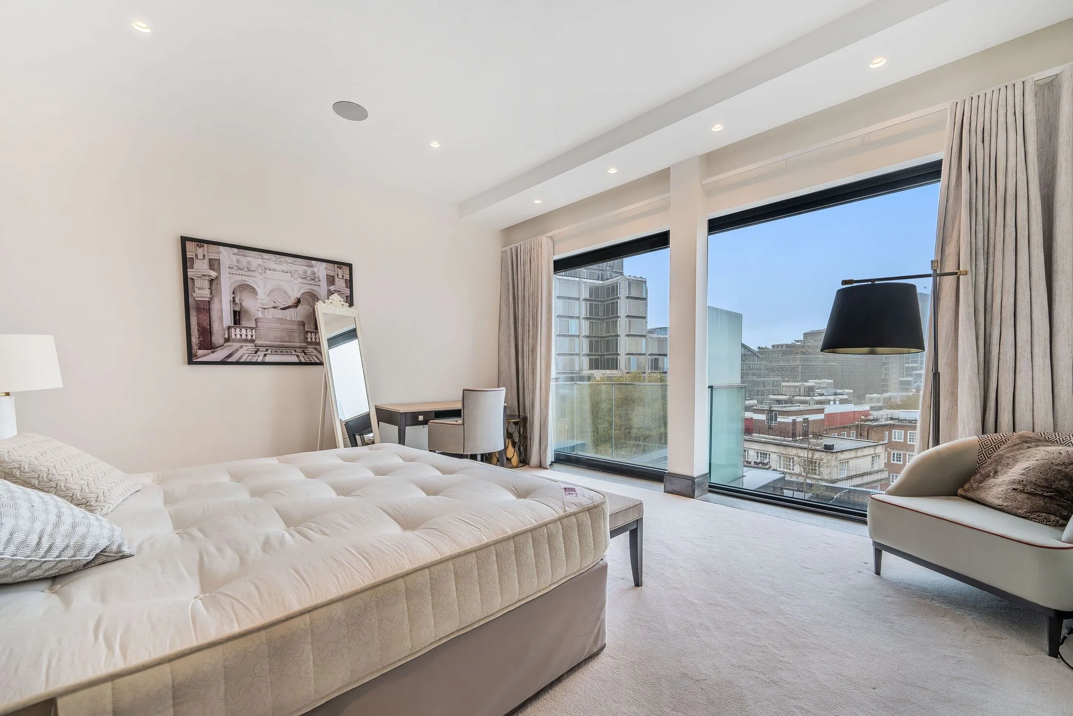 Flat Vauxhall Bridge Road in City of Westminster