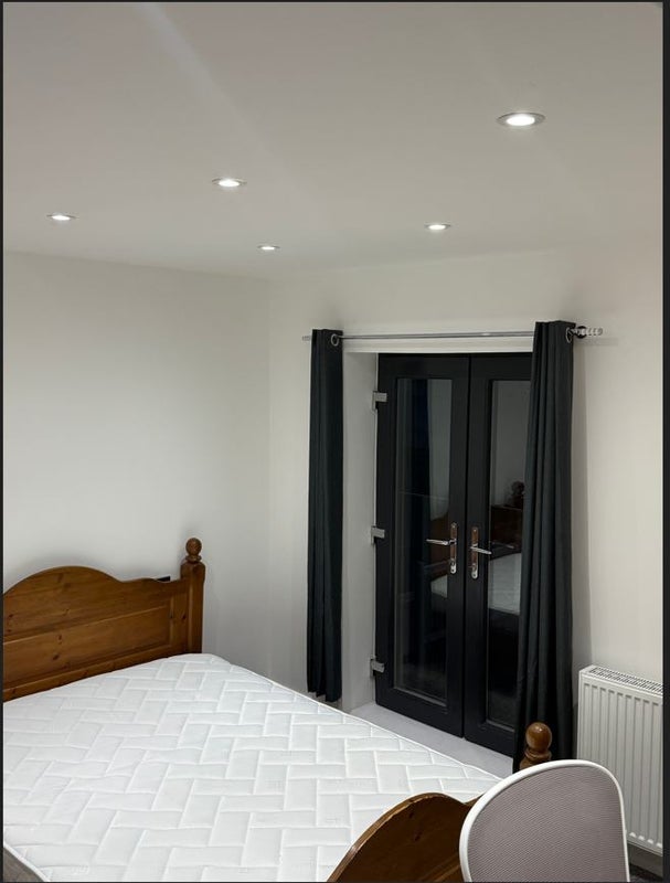 Room Conifer Way in Swanley