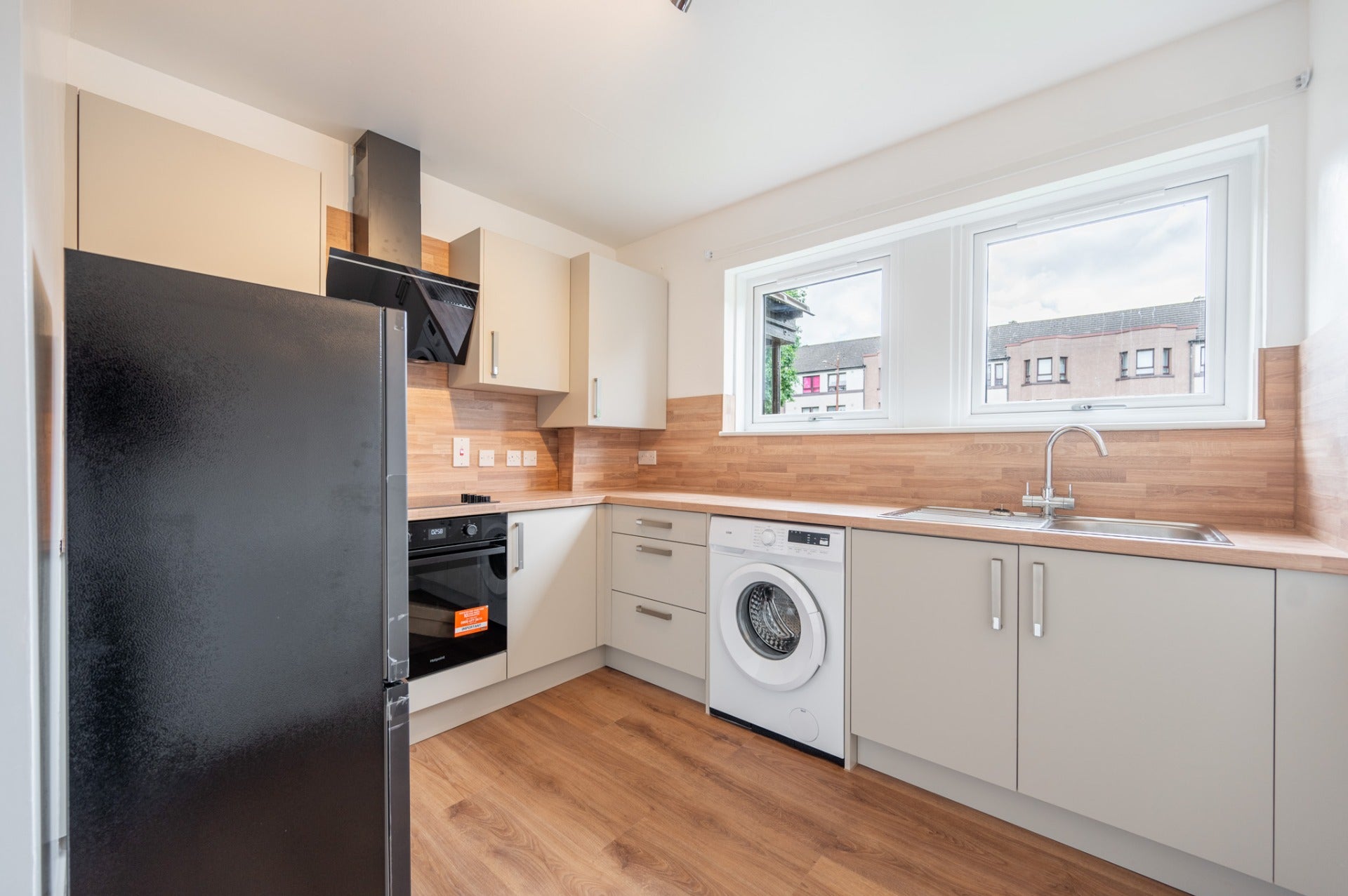 Flat Kelvindale Gardens in Glasgow