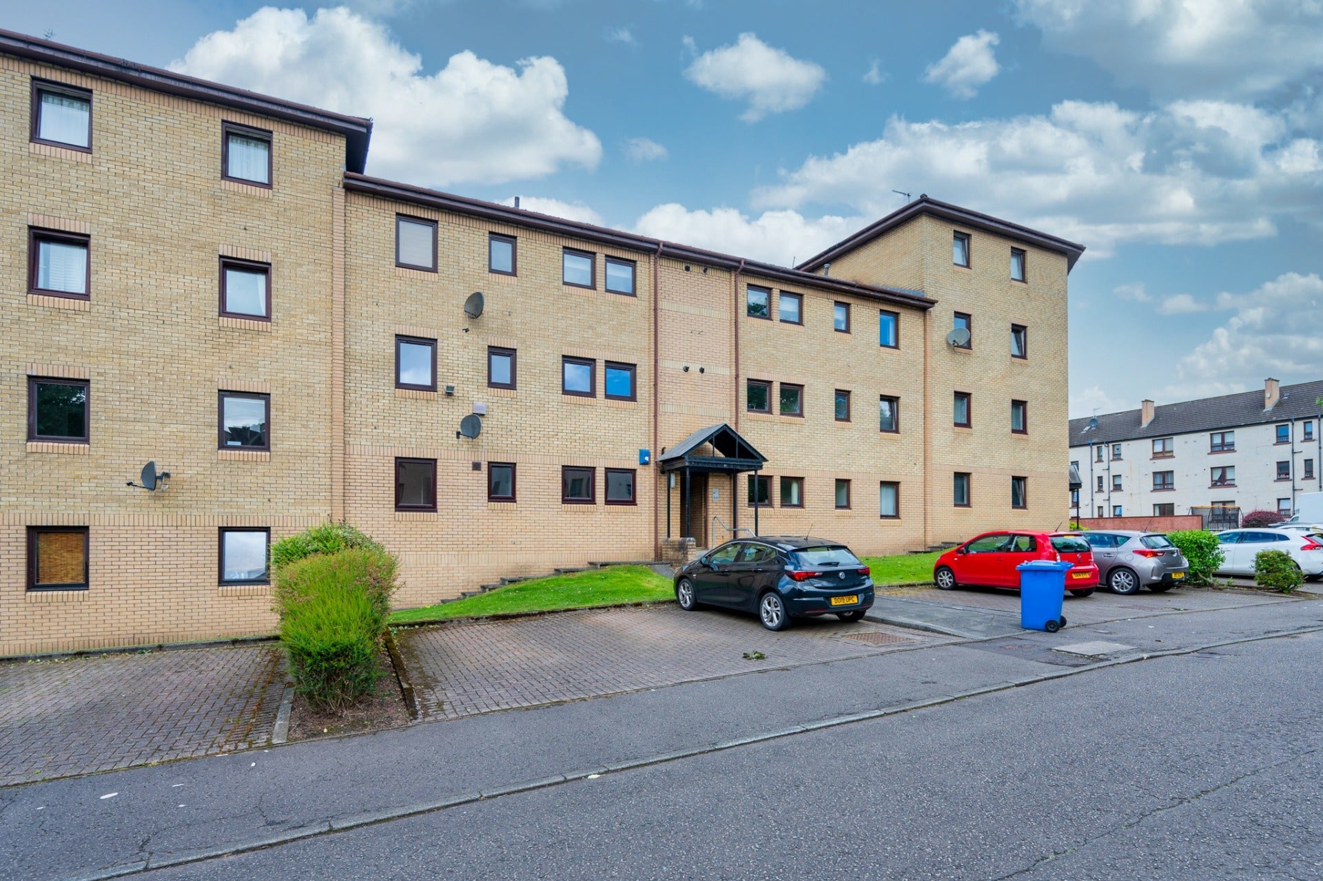 Flat Kelvindale Gardens in Glasgow
