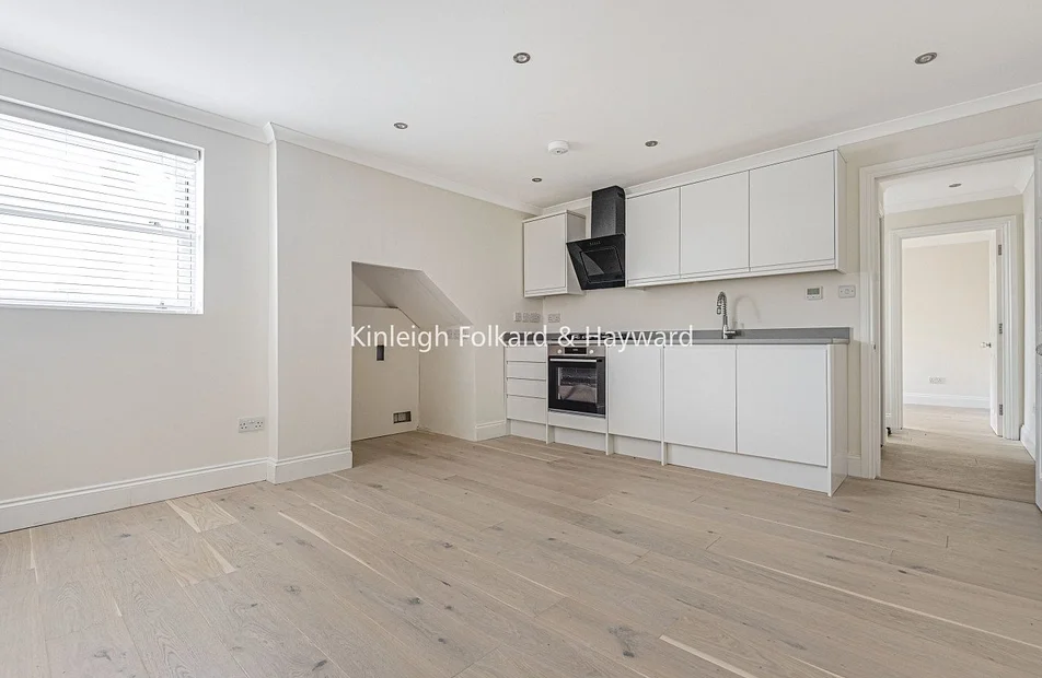 Flat Engleheart Road in Greater London