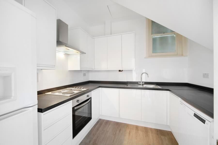 Flat Fawley Road in Greater London
