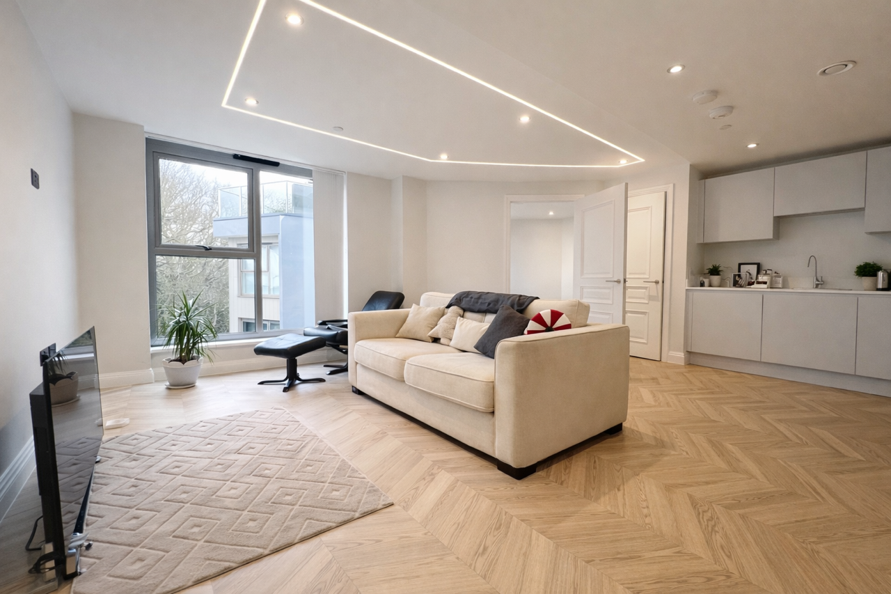 Flat Somerford Road in Christchurch