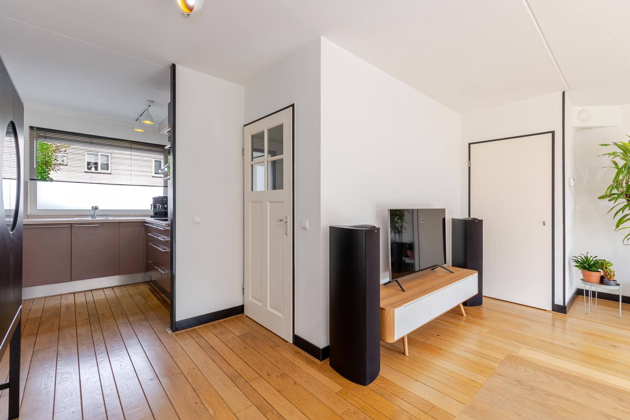 Tussenwoning te koop: De Akkers 52, Schiedam