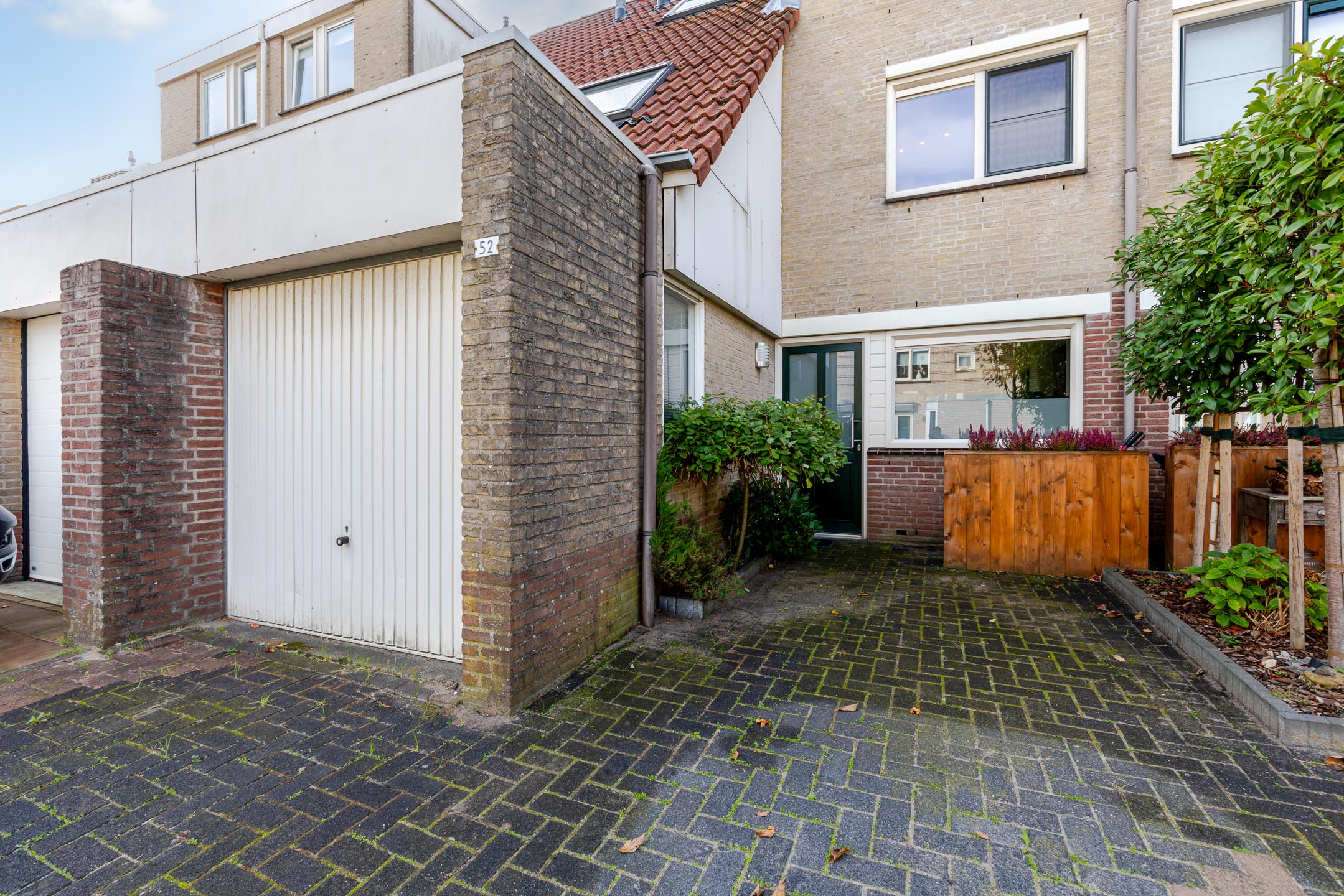 Tussenwoning te koop: De Akkers 52, Schiedam