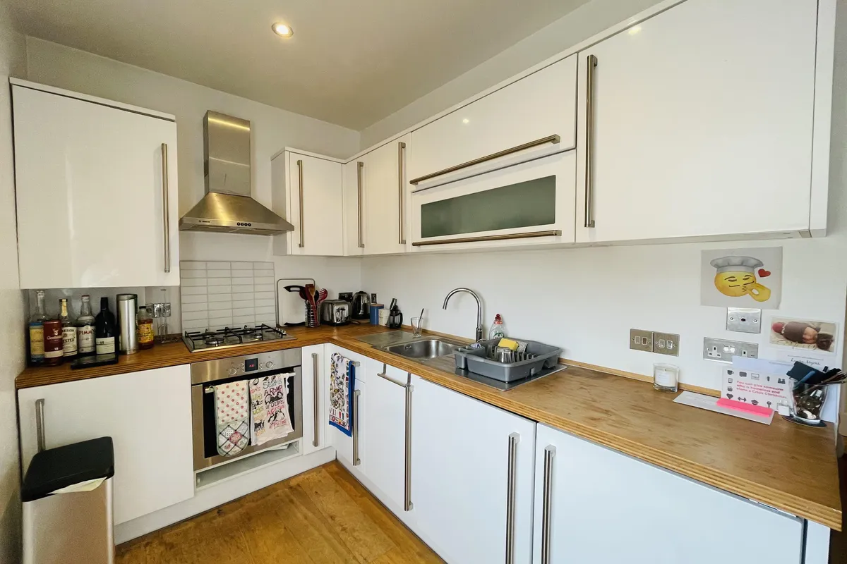 Flat Netherwood Road in Greater London