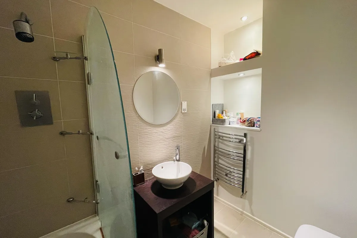 Flat Netherwood Road in Greater London
