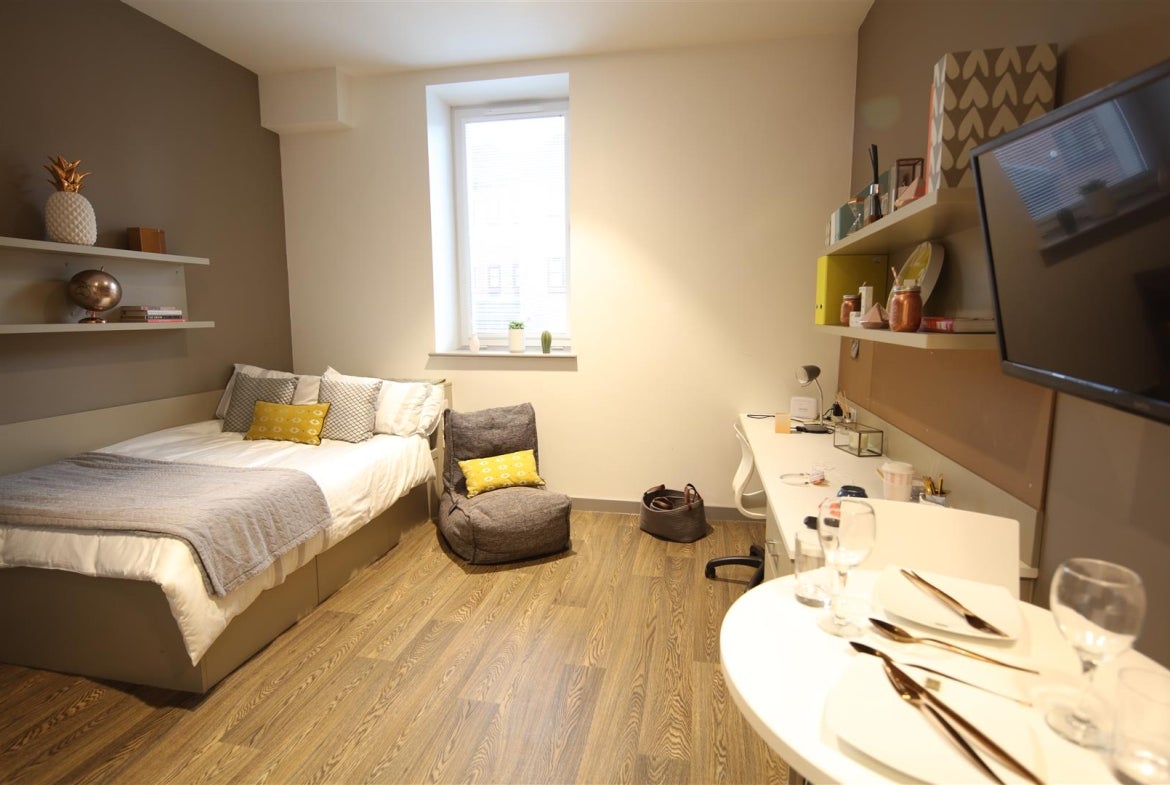 Room Grantham Road in Newcastle upon Tyne