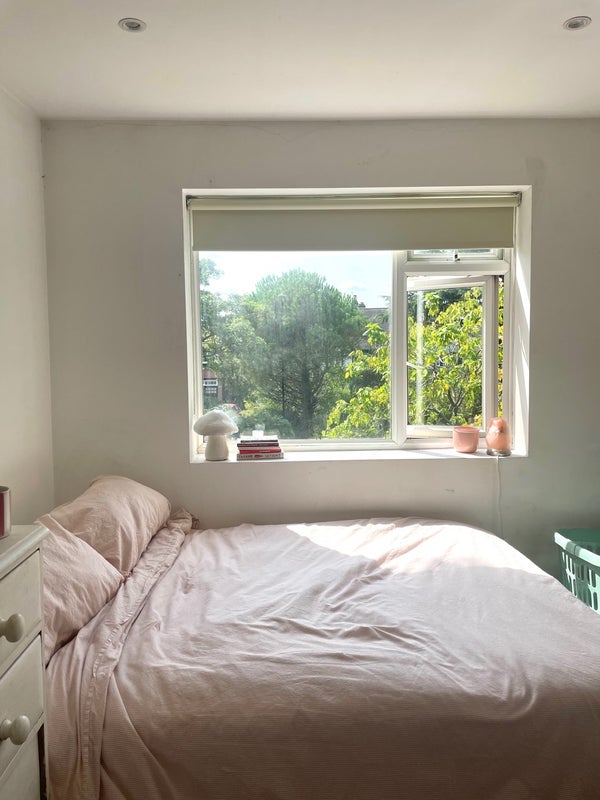 Room Papworth Way in Greater London