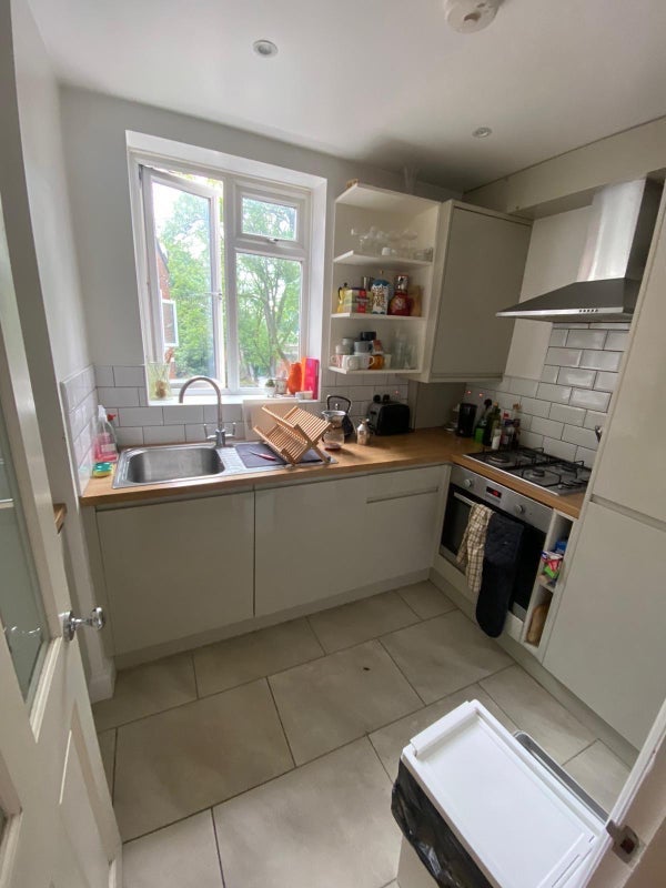 Room Papworth Way in Greater London