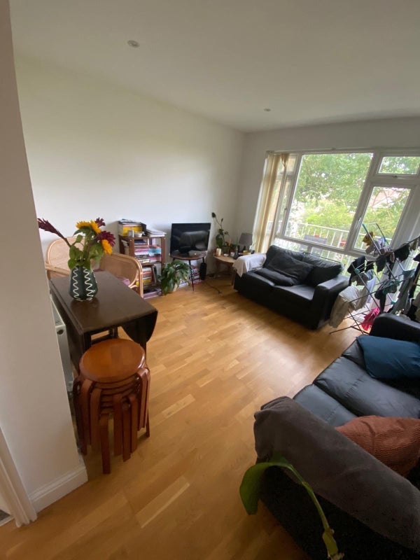 Room Papworth Way in Greater London