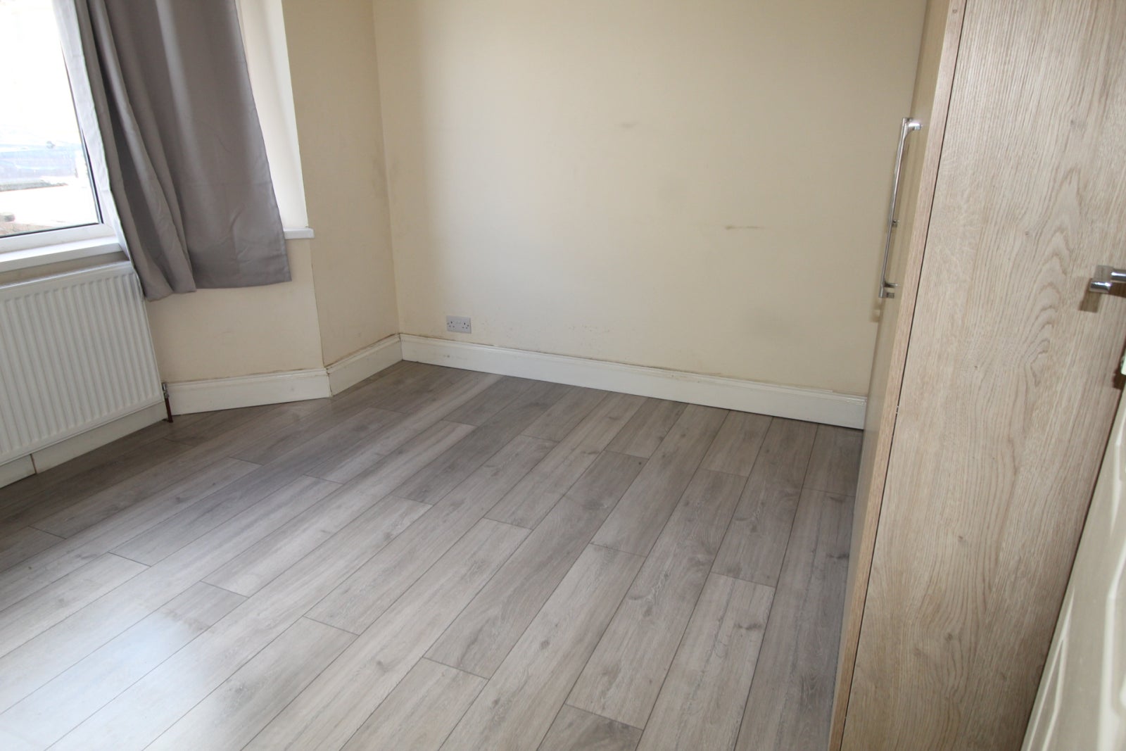 Flat Cranborne Waye in Greater London