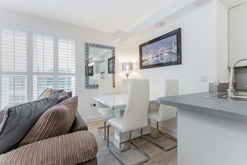 Flat Broomhill Avenue in Glasgow