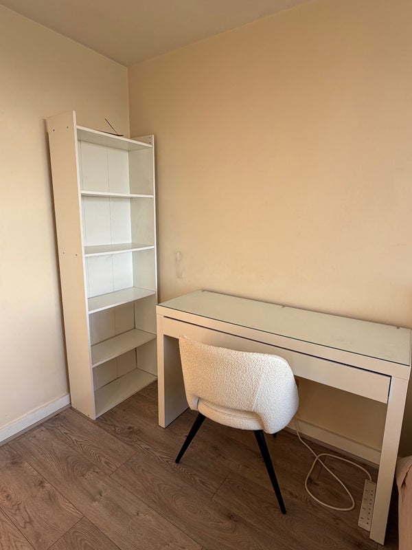 Room Mossfield Drive in Manchester