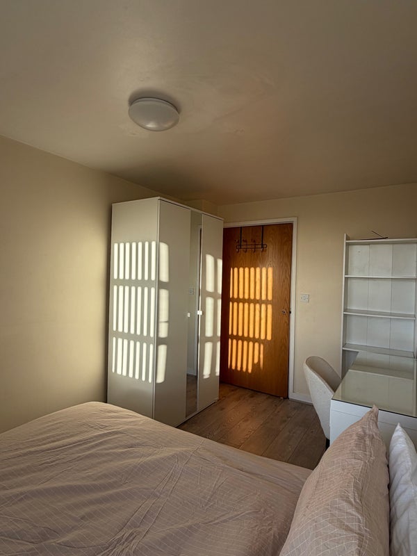 Room Mossfield Drive in Manchester