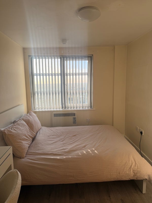Room Mossfield Drive in Manchester