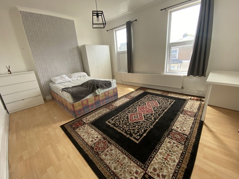 Room Boston Road in Greater London