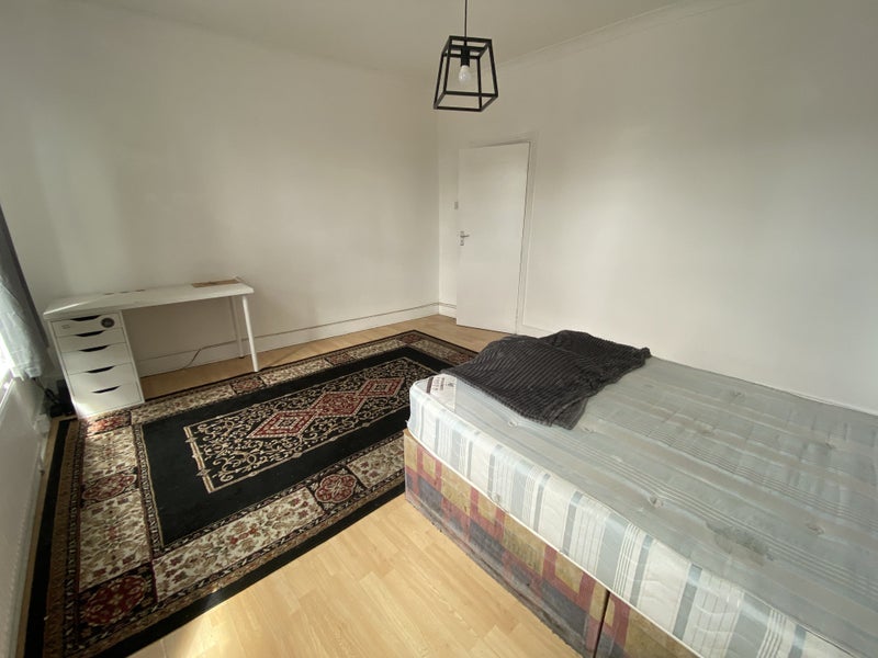 Room Boston Road in Greater London