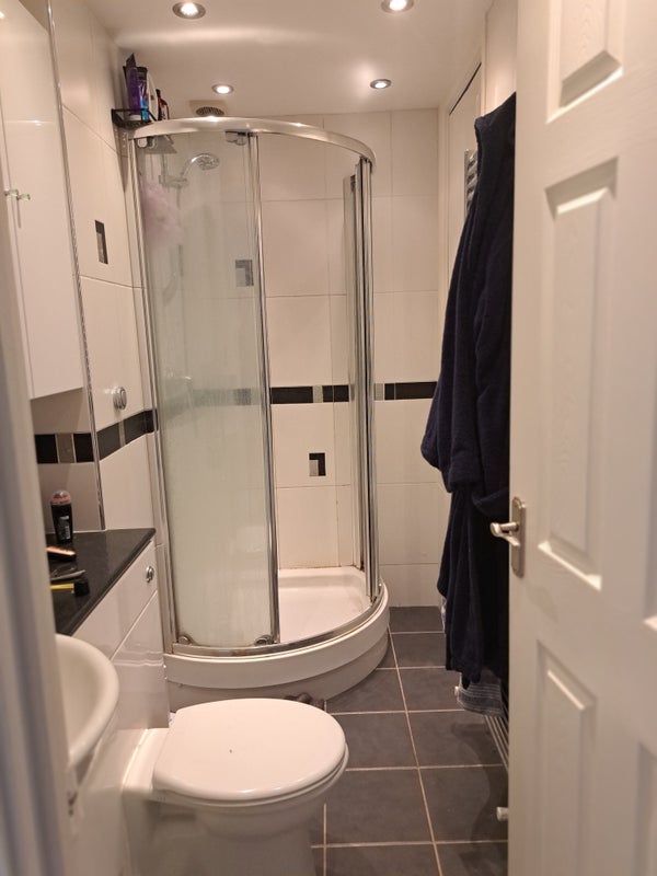Room Cropton Crescent in Nottingham