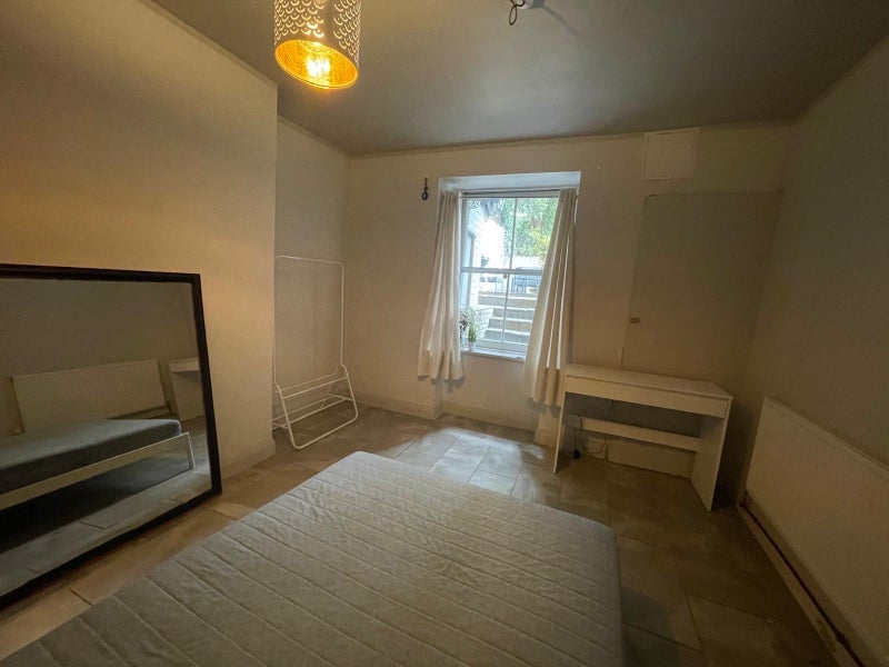 Room Ladbroke Grove in Greater London