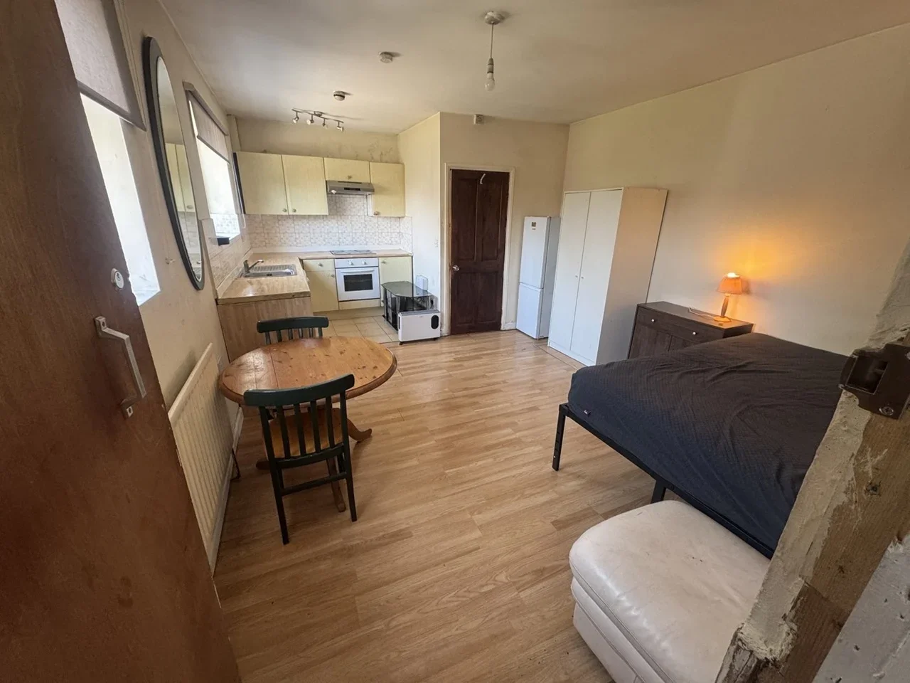 Flat St Saviour's Crescent in Luton