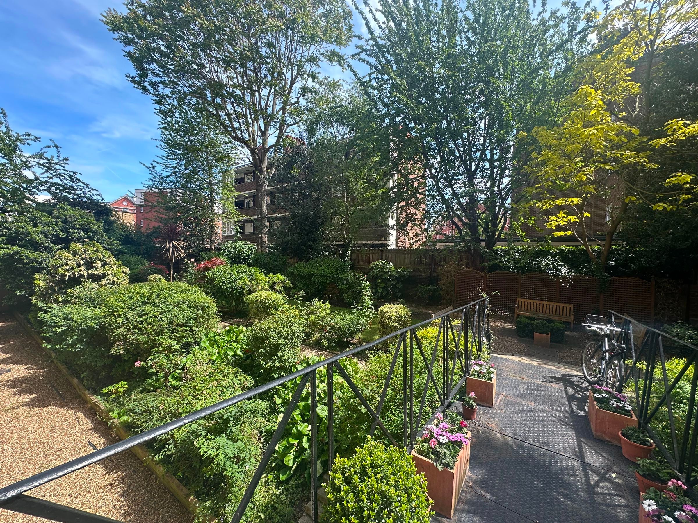 Flat Fulham Road in Greater London
