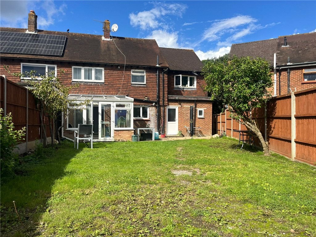 Room Yew Tree Drive in Guildford