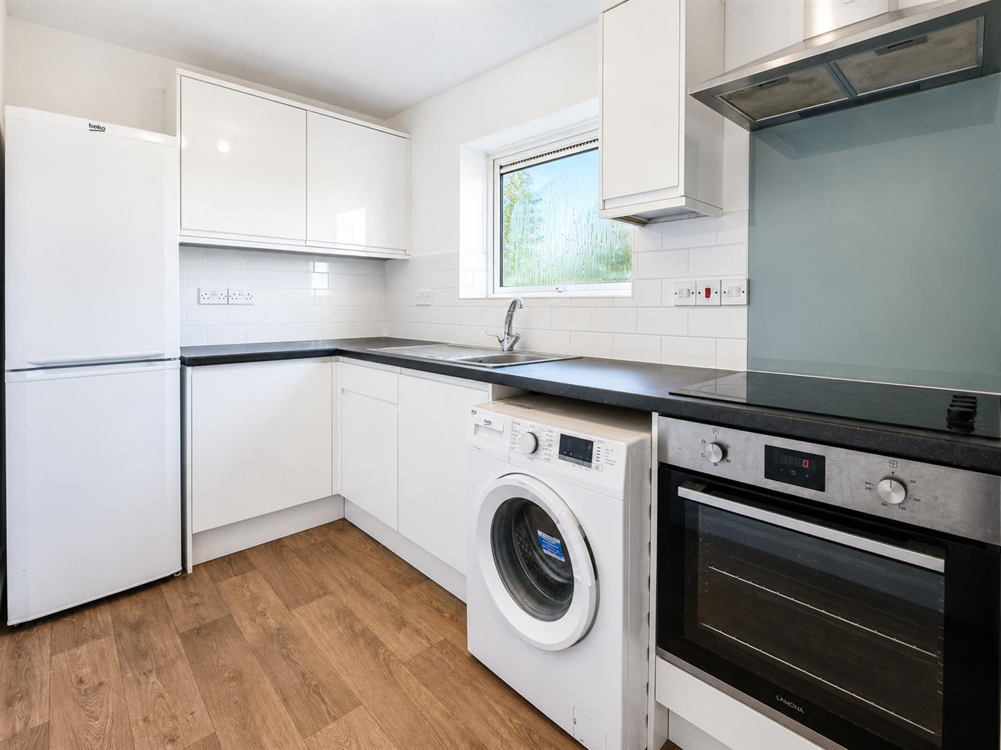 Flat Heathcote Road in Surrey Heath