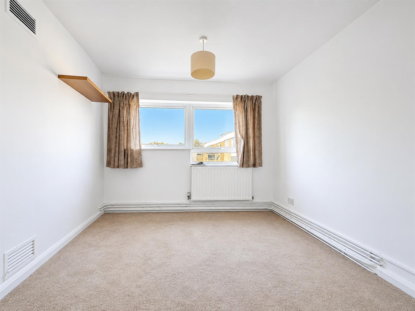 Flat Heathcote Road in Surrey Heath