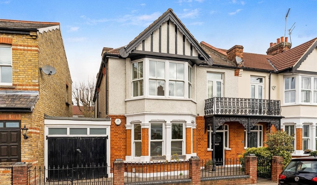 House Chester Road in Greater London